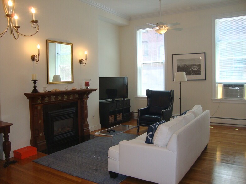 Building Photo - 271 Beacon St