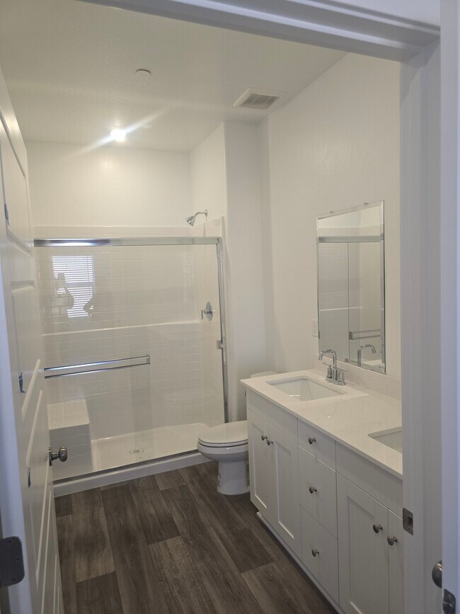 Building Photo - 2632 W Cambridge St