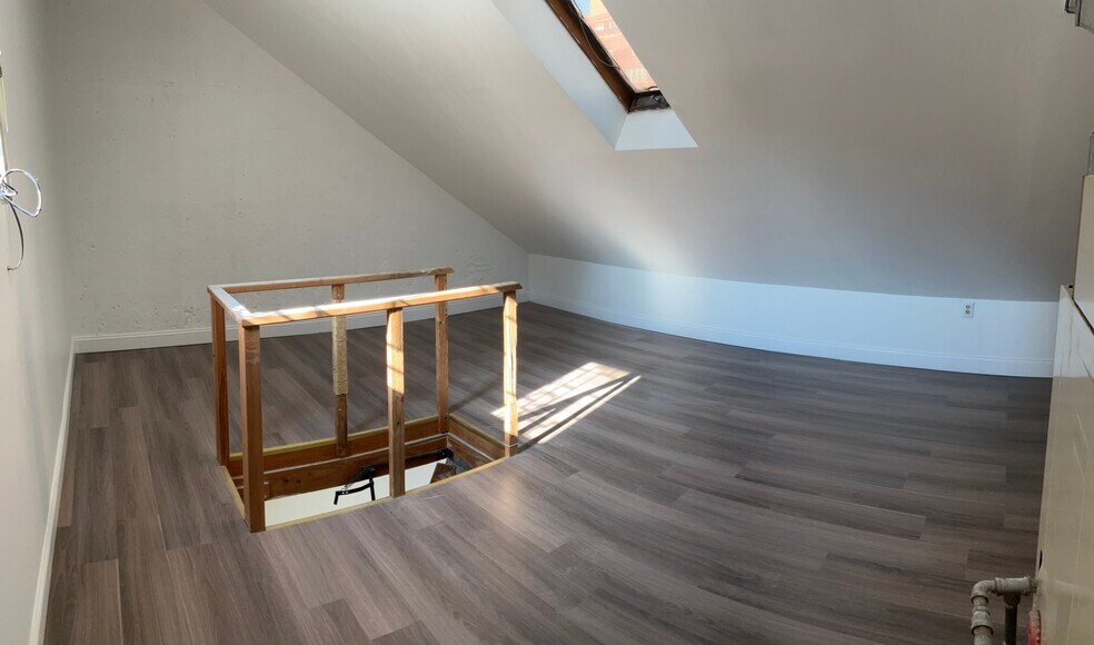 Building Photo - 136 N 10th St