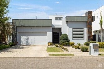 Building Photo - 305 N Mockingbird Ave
