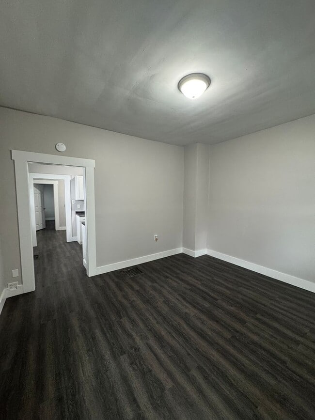Building Photo - 1022 S Churchman Ave