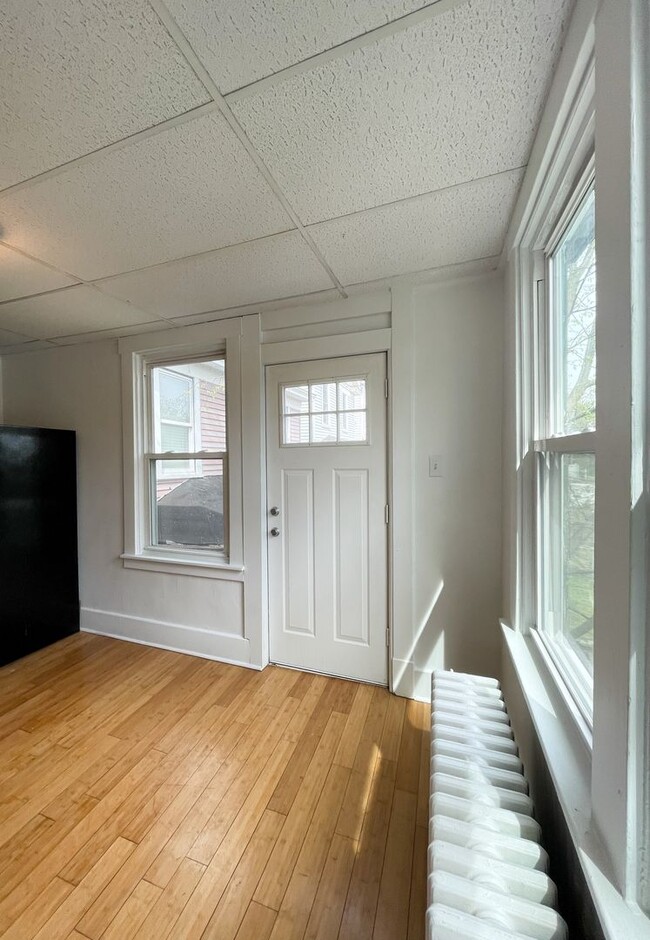 Building Photo - 406 Kingsboro St