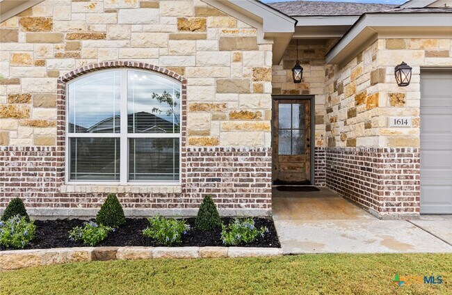 Building Photo - 1614 Flatland Trl