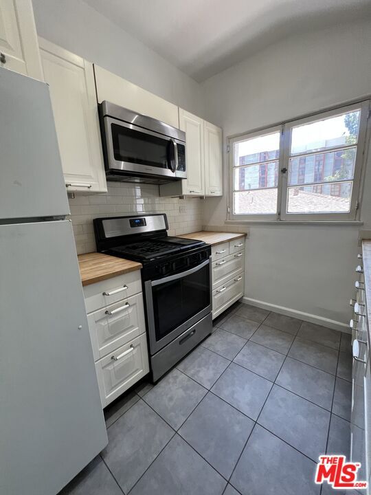 Building Photo - 476 Landfair Ave