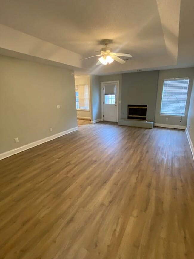 Building Photo - Super Cute Home In Excellent Location!