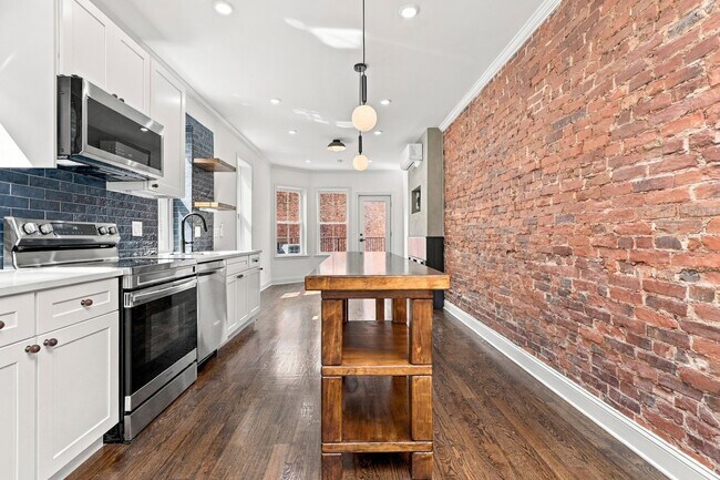 Building Photo - 2436 N 33rd St