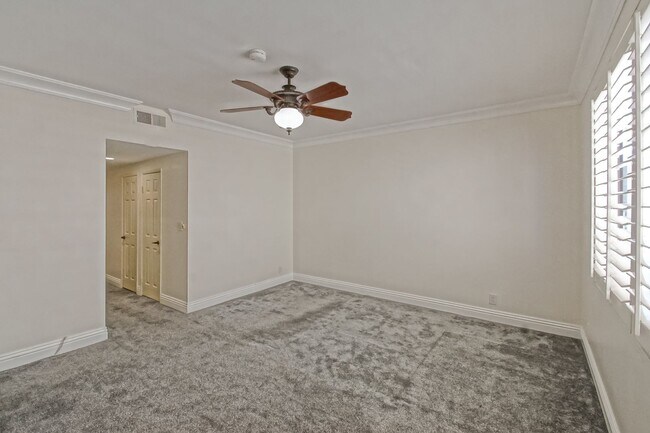 Building Photo - NICELY REMODELED, 2BR2.5BA, 1700 SQ FT CON...