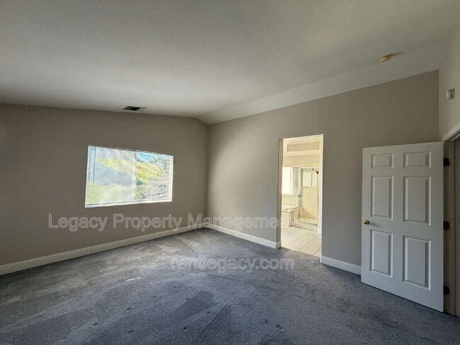 Building Photo - 4010 Hiller Ln