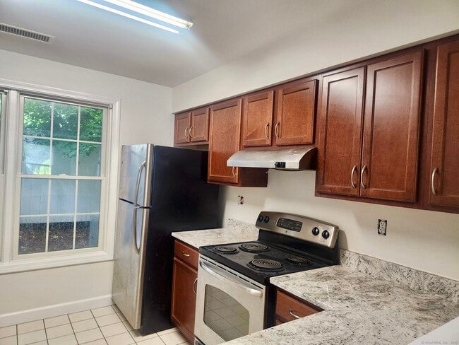 Building Photo - 49 Fairgate Dr