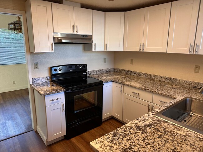 Building Photo - Marina Home in Cypress Cove Neighborhood