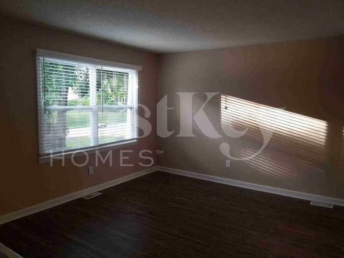 Building Photo - 1231 Springhill Rd