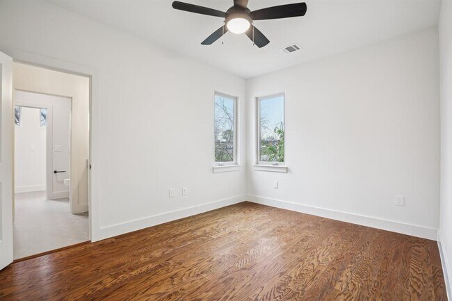 Building Photo - 6902 Northeast Dr