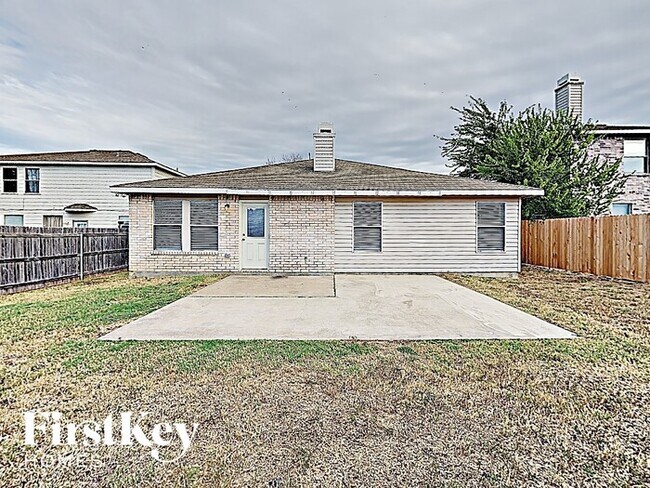 Building Photo - 553 Linacre Dr