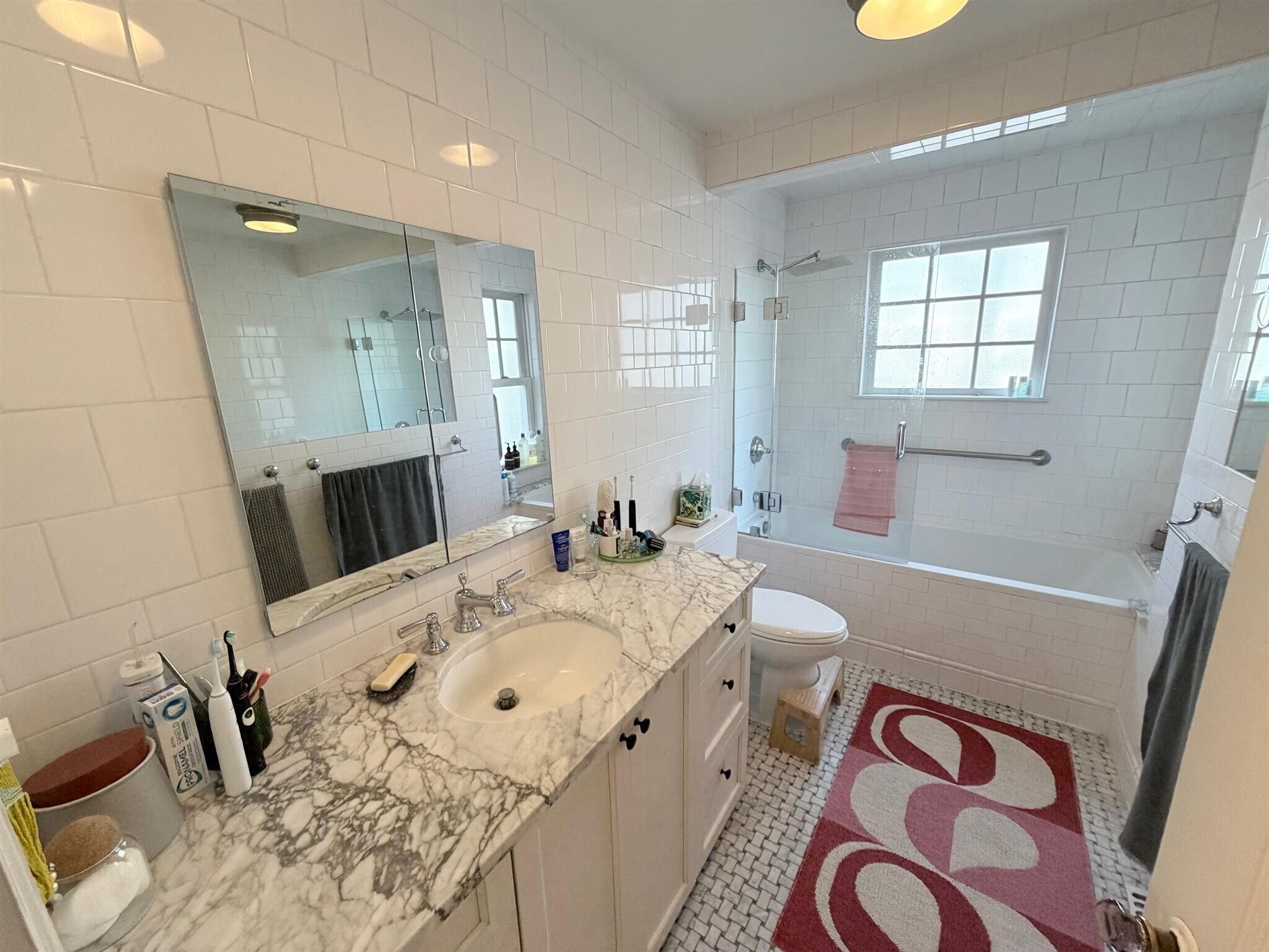 Building Photo - 138 Larch Rd