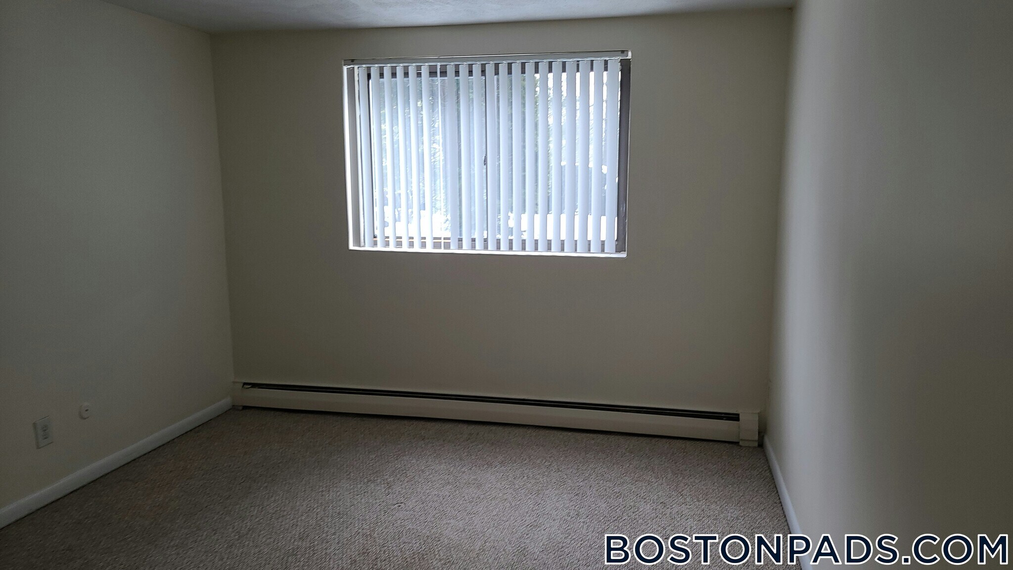 Building Photo - 16 Whites Ave