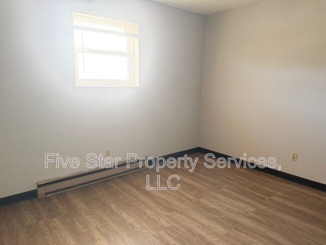 Building Photo - 2070 W Washington St