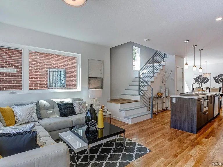 Building Photo - 1927 Grove St