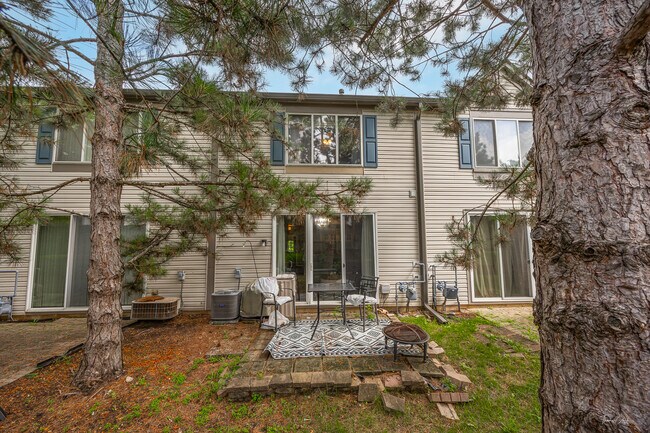 Building Photo - 2518 Carrolwood Rd