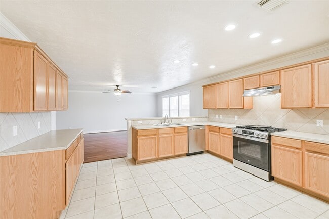 Building Photo - 15023 Roche Rock Dr