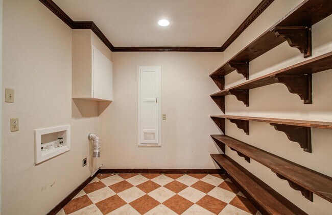 Building Photo - 1722 Front St