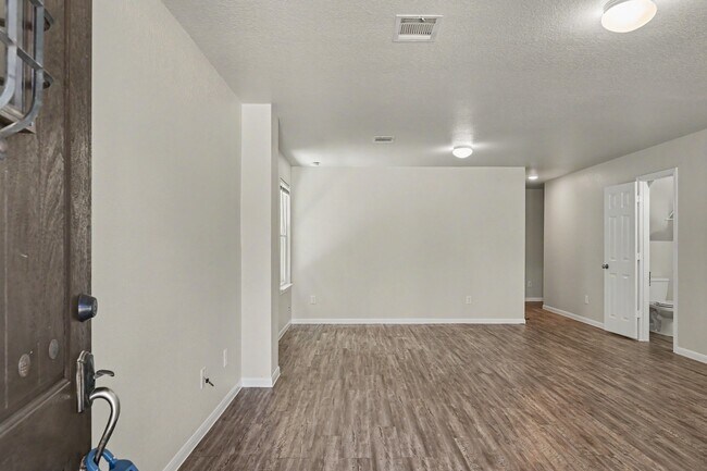 Building Photo - 16701 E Hammon