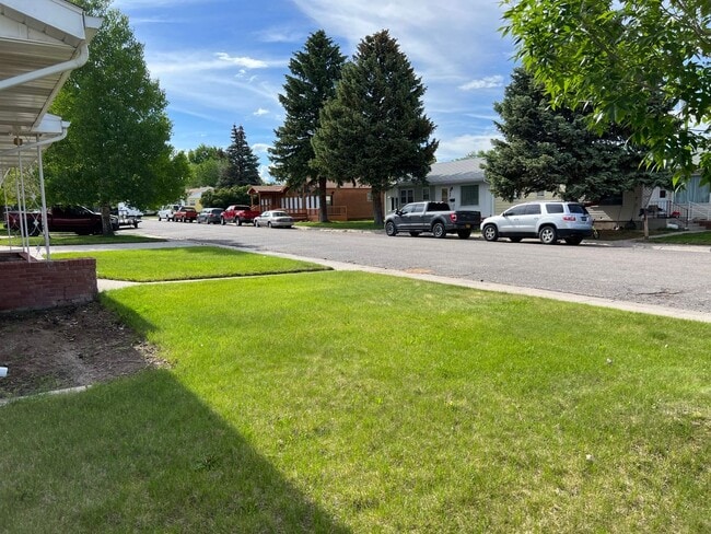 Building Photo - 429 E Pine St