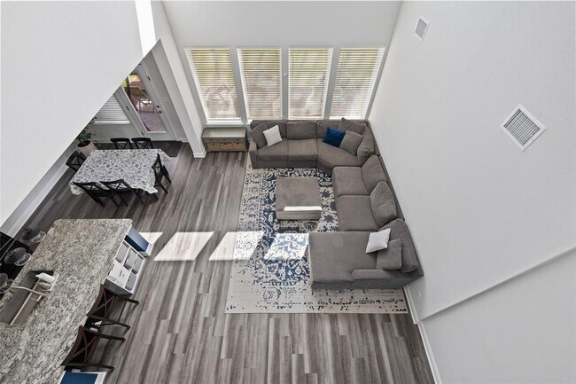 Building Photo - 134 Longmire Cv