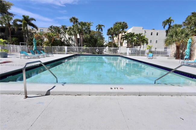 Building Photo - 20350 W Country Club Dr