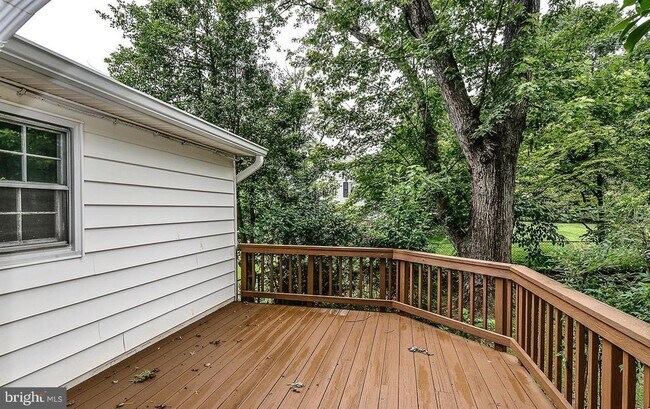 Building Photo - 9531 Old Creek Dr