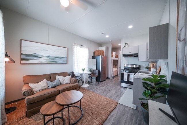 Building Photo - 242 Ulrich Ln