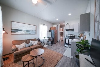 Building Photo - 242 Ulrich Ln