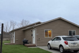 Building Photo - 106 11th St NE