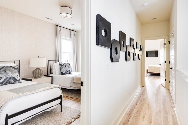 Building Photo - Fully Furnished - Designer Home (Flexible Lease Options)