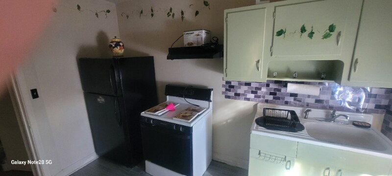 Building Photo - 0 N Linwood Ave