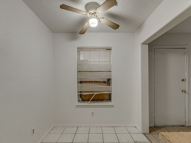 Building Photo - MOVE IN SPECIAL NO DEPOSIT IF LEASED BY JU...