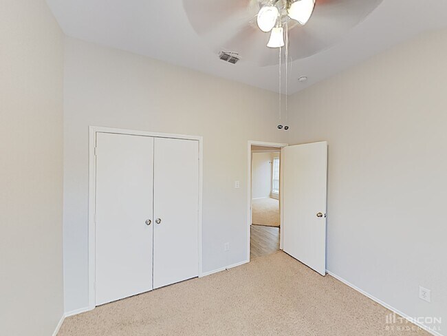 Building Photo - 1701 Bob Dr