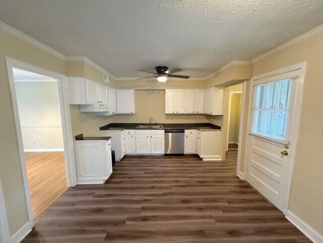 Building Photo - 5099 Oak Meadow Ave