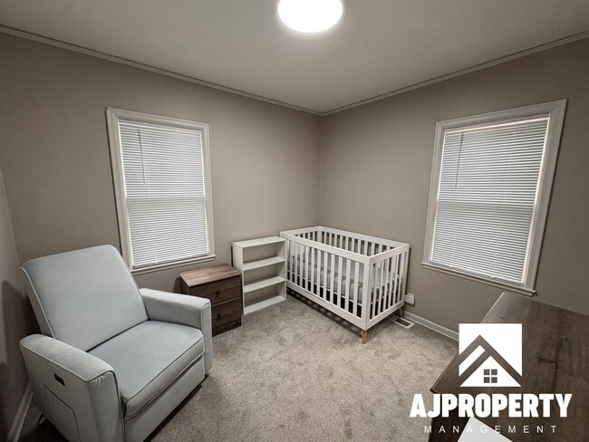 Building Photo - 809 E Presentation St