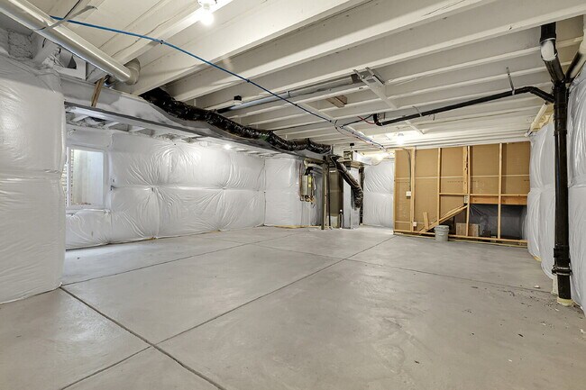 Building Photo - $2,595.00, 3 bed, 2.5 bath Townhouse in Au...