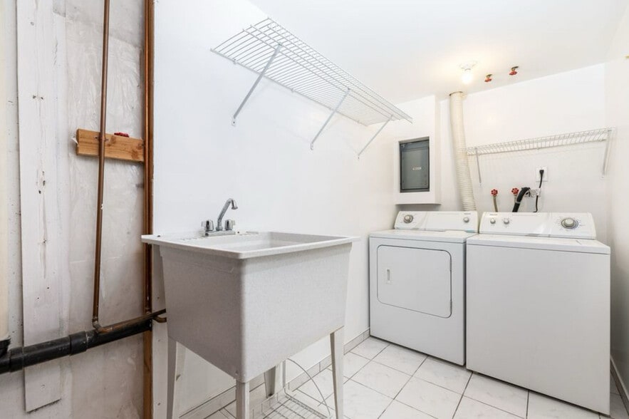 Building Photo - 47 Conestoga Way