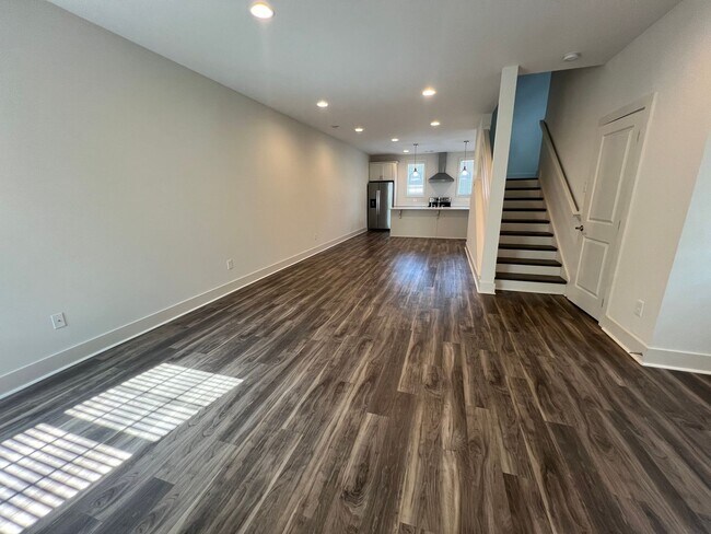 Building Photo - 547 N Ross St