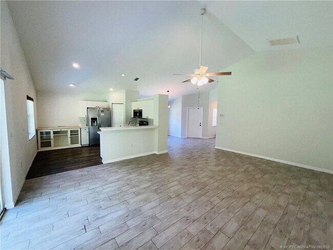 Building Photo - 481 SW Talquin Ln