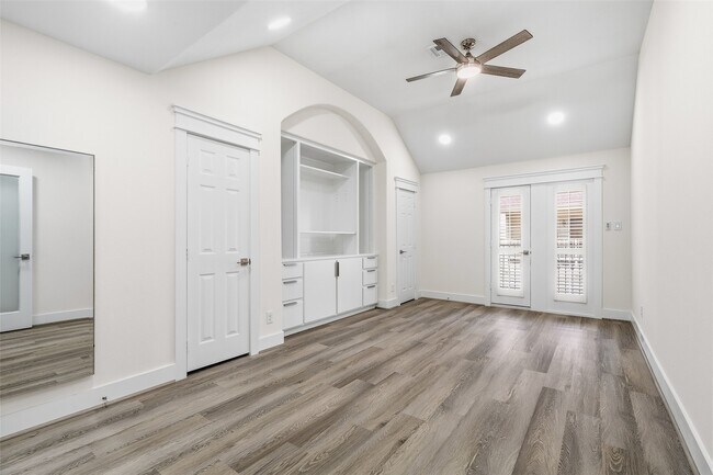 Building Photo - 1037 Town Pl St