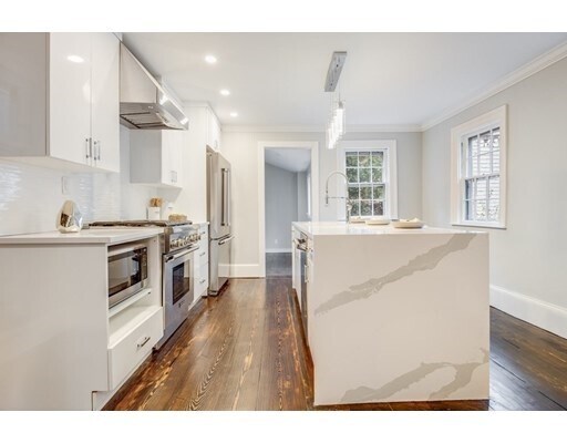 Building Photo - 36 Joy St