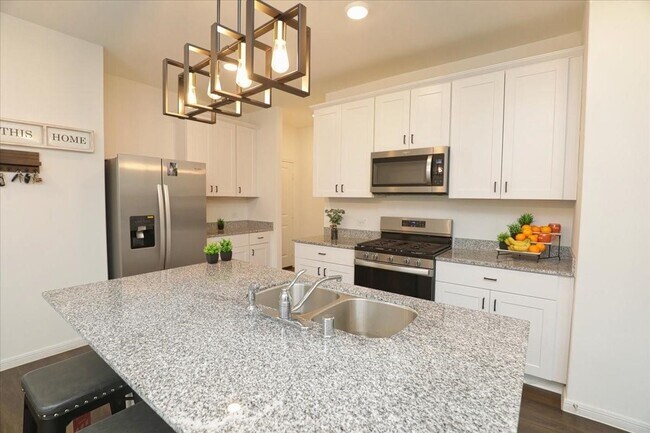 Building Photo - 14463 Cedar Ledge Ln