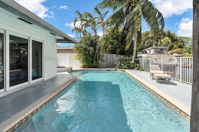 Building Photo - 2233 SE 15th St