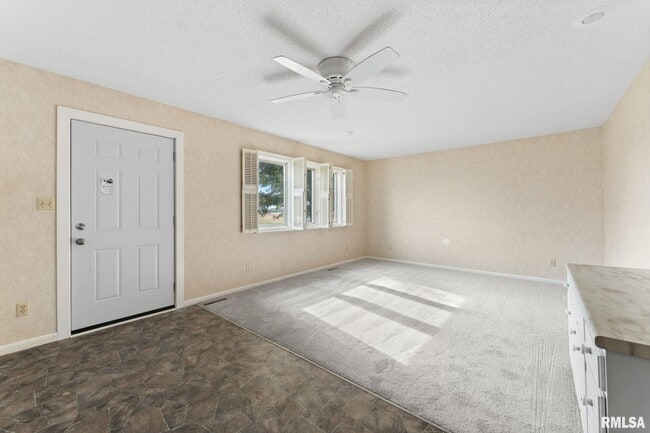 Building Photo - 2442 Mittman Rd