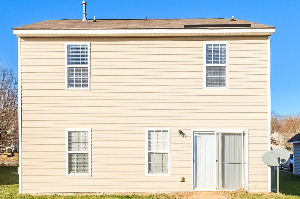 Building Photo - 10305 Green Hedge Ave