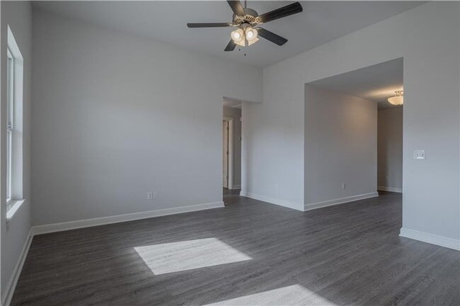 Building Photo - Three bed home in Deer Creek schools