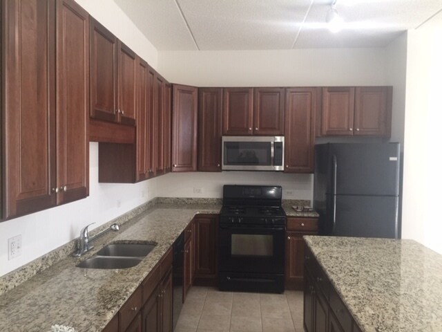 Building Photo - 755 N Diamond Lake Rd